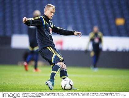151006 John Guidetti - Training der schwedischen Nationalmannschaft 6 oktober 2015 i Stockholm.  Copyright: JOELxMARKLUND BB151006JM050
