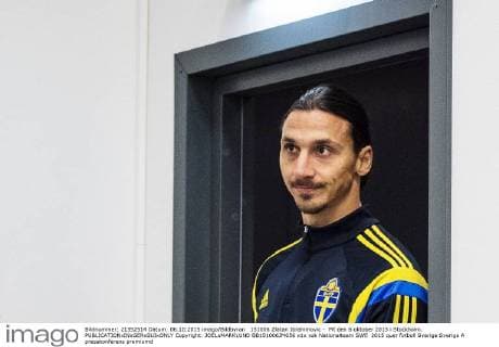 151006 Zlatan Ibrahimovic - PK den 6 oktober 2015 i Stockholm.  Copyright: JOELxMARKLUND BB151006JM056