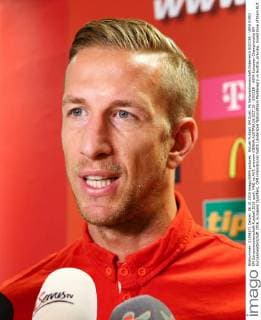 Aktuell Fußball, EM Quali, Pk Nationalmannschaft Österreich SOCCER - UEFA EURO EM Europameisterschaft Fussball 2016 quali, MNE vs AUT, preview VIENNA,AUSTRIA,06.OCT.15 - SOCCER - UEFA European Championship EM Europameisterschaft 2016, European Qualifiers, ÖFB international match Länderspiel Nationalteam Montenegro vs Austria, preview, mixed zone of team AUT. Image shows Marc Janko (AUT). GEPAxpictures xChristianxOrt