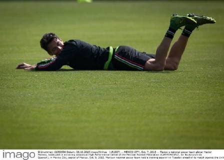 (151007) -- MEXICO CITY, Oct. 7, 2015 -- Mexico s national soccer team player Hector Moreno, takes part in a training session at High Performance Center of the Mexican Football Federation (CAR-FEMEXFUT, for its acronym in Spanish), in Mexico City, capital of Mexico, Oct. 6, 2015. Mexican national soccer team held a training session on Tuesday ahead of its match against the United States national soccer team for a spot in the Confederations Cup Russia 2017, to be played on Oct. 10 at Rose Bowl stadium in California. Pedro Mera) (SP)MEXICO-MEXICO CITY-SOCCER-TRAINING e PedroxMera 