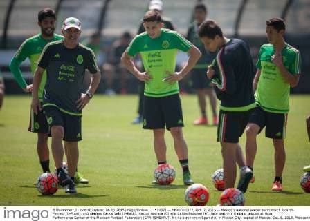 (151007) -- MEXICO CITY, Oct. 7, 2015 -- Mexico s national soccer team coach Ricardo Ferretti (L-Front), and players Carlos Vela (L-Back), Hector Herrera (C) and Carlos Esquivel (R), take part in a training session at High Performance Center of the Mexican Football Federation (CAR-FEMEXFUT, for its acronym in Spanish), in Mexico City, capital of Mexico, Oct. 6, 2015. Mexican national soccer team held a training session on Tuesday ahead its match against the United States national soccer team for a spot in the Confederations Cup Russia 2017, to be played on Oct. 10 at Rose Bowl stadium in California. Pedro Mera) (SP)MEXICO-MEXICO CITY-SOCCER-TRAINING e PedroxMera