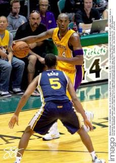 October 4, 2015 - Los Angeles Lakers guard Kobe Bryant 24 gets ready to drive to the basket during pre-season action between the Los Angeles Lakers and the Utah Jazz at the Stan Sheriff in Honolulu, HI. - NBA Basketball Herren USA Basketball: LA Lakers vs Utah Jazz OCT 4 - ZUMAc04_