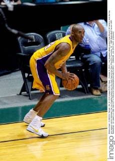 October 4, 2015 - Los Angeles Lakers guard Kobe Bryant 24 takes a shot during pre-season action between the Los Angeles Lakers and the Utah Jazz at the Stan Sheriff in Honolulu, HI. - NBA Basketball Herren USA Basketball: LA Lakers vs Utah Jazz OCT 4 - ZUMAc04_