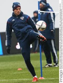 MOSCOW REGION, RUSSIA. OCTOBER 7, 2015. Forward Alexander Kokorin practicing during a training session of the Russian national football team ahead of their 2016 UEFA European Championship EM Europameisterschaft qualifying round Group G match against Moldova. Vasily Ponomarev TASS  TS00F471