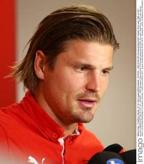 SOCCER - UEFA EURO EM Europameisterschaft Fussball 2016 quali, MNE vs AUT, preview VIENNA,AUSTRIA,07.OCT.15 - SOCCER - UEFA European Championship EM Europameisterschaft 2016, European Qualifiers, OEFB international match Länderspiel Montenegro vs Austria, preview, mixed zone of team AUT. Image shows Sebastian Proedl (AUT). Keywords: press conference PK Pressekonferenz GEPAxpictures xChristianxOrt