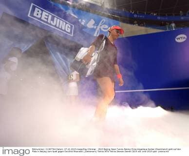 2015 Beijing Open Tennis Peking China Angelique Kerber,(Deutchand) geht auf den Platz in Beijing zum Spiel gegen Caroline Wozniacki ,(Dänemark)