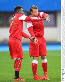 Aktuell Fußball, Training Nationalteam Österreich SOCCER - UEFA EURO EM Europameisterschaft Fussball 2016 quali, MNE vs AUT, preview VIENNA,AUSTRIA,07.OCT.15 - SOCCER - UEFA European Championship EM Europameisterschaft 2016, European Qualifiers, OEFB international match Länderspiel Montenegro vs Austria, preview, training team AUT. Image shows David Alaba and Stefan Schwab (AUT). GEPAxpictures xChristianxOrt