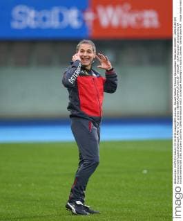 Aktuell Fußball, Training Nationalteam Österreich SOCCER - UEFA EURO EM Europameisterschaft Fussball 2016 quali, MNE vs AUT, preview VIENNA,AUSTRIA,07.OCT.15 - SOCCER - UEFA European Championship EM Europameisterschaft 2016, European Qualifiers, OEFB international match Länderspiel Montenegro vs Austria, preview, training team AUT. Image shows head coach Marcel Koller (AUT). GEPAxpictures xChristianxOrt