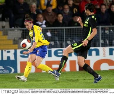 WOMEN SOCCER - CL, Spratzern vs Bardolino SANKT POELTEN,AUSTRIA,07.OCT.15 - WOMEN SOCCER - UEFA Womens Champions League, round of 16, FSK Sankt Poelten Spratzern vs ASD Bardolino Verona CF. Image shows Martina Barbara Dunst (St.Poelten) and Cecilia Salvai (Verona). GEPAxpictures xWalterxLuger
