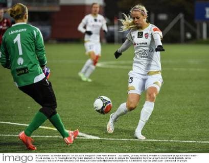 20151007, Vantaa, Finland. Women s Champions League football match PK-35 Vantaa vs FC Roseng?rd at Myymaki Stadium in Vantaa, Fniland. In picture FC Rosendr?rd Kathrin L?ngert and Amanda Ilestedt. Jarno Kuusinen All Over Press FINLAND OUT  1.03555937