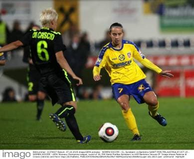 WOMEN SOCCER - CL, Spratzern vs Bardolino SANKT POELTEN,AUSTRIA,07.OCT.15 - WOMEN SOCCER - UEFA Womens Champions League, round of 16, FSK Sankt Poelten Spratzern vs ASD Bardolino Verona CF. Image shows Federica di Criscio (Verona) and Fanni Vago (St.Poelten). GEPAxpictures xWalterxLuger