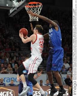 04.10.2015 - Basketball - Saison 2015 2016 - 1. Bundesliga Beko BBL - 1. Spieltag: Brose Baskets Bamberg - Crailsheim Merlins - HMI - Patrick Heckmann (33, Brose Baskets Bamberg) gegen Patrick Flomo(40, Crailsheim Merlins)