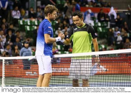 (L-R) Stan Wawrinka (SUI), Tatsuma Ito (JPN), October 7, 2015 - Tennis : Rakuten Japan Open Tennis Championships 2015, men s singles 2nd round match between Stan Wawrinka 2-1 Tatsuma Ito at Ariake Coliseum, Tokyo, Japan. NoxThirdxPartyxSales  (umqa028406)