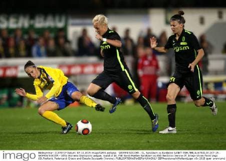 WOMEN SOCCER - CL, Spratzern vs Bardolino SANKT POELTEN,AUSTRIA,07.OCT.15 - WOMEN SOCCER - UEFA Womens Champions League, round of 16, FSK Sankt Poelten Spratzern vs ASD Bardolino Verona CF. Image shows Fanni Vago (St.Poelten), Federica di Criscio and Claudia Squizzato (Verona). GEPAxpictures xWalterxLuger