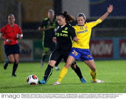 WOMEN SOCCER - CL, Spratzern vs Bardolino SANKT POELTEN,AUSTRIA,07.OCT.15 - WOMEN SOCCER - UEFA Womens Champions League, round of 16, FSK Sankt Poelten Spratzern vs ASD Bardolino Verona CF. Image shows Valeria Pirone (Verona) and Anna Petrusova (St.Poelten). GEPAxpictures xWalterxLuger