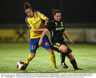 WOMEN SOCCER - CL, Spratzern vs Bardolino SANKT POELTEN,AUSTRIA,07.OCT.15 - WOMEN SOCCER - UEFA Womens Champions League, round of 16, FSK Sankt Poelten Spratzern vs ASD Bardolino Verona CF. Image shows Lilla Sipos (St.Poelten) and Michela Ledri (Verona). GEPAxpictures xWalterxLuger