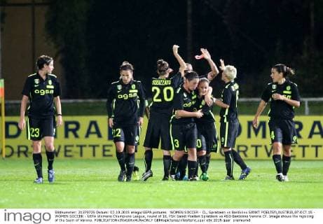 WOMEN SOCCER - CL, Spratzern vs Bardolino SANKT POELTEN,AUSTRIA,07.OCT.15 - WOMEN SOCCER - UEFA Womens Champions League, round of 16, FSK Sankt Poelten Spratzern vs ASD Bardolino Verona CF. Image shows the rejoicing of the team of Verona. GEPAxpictures xWalterxLuger