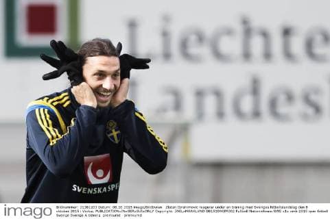 Zlatan Ibrahimovic reagerar under en träning med Sveriges fotbollslandslag den 8 oktober 2015 i Vaduz.  Copyright: JOELxMARKLUND BB151008JM002