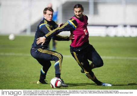 Kim Källström och Zlatan Ibrahimovic under en träning med Sveriges fotbollslandslag den 8 oktober 2015 i Vaduz.  Copyright: JOELxMARKLUND BB151008JM010