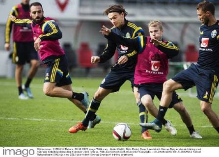 Abdul Khalili, Albin Ekdal, Oscar Lewicki och Marcus Berg under en träning med Sveriges fotbollslandslag den 8 oktober 2015 i Vaduz.  Copyright: JOELxMARKLUND BB151008JM013
