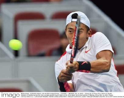 (151008) -- BEIJING, Oct. 8, 2015 -- Zhang Ze of China hits a return to Novak Djokovic of Serbia during the men s singles second round match at the China Open tennis tournament in Beijing, China, Oct. 8, 2015. Zhang lost the match 0-2. ) (SP)CHINA-BEIJING-TENNIS-CHINA OPEN-MEN S SINGLES-DJOKOVIC LixWen 