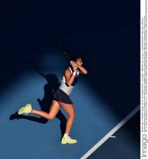 (151008) -- BEIJING, Oct. 8, 2015 -- Flavia Pennetta of Italy hits a return to Anastasia Pavlyuchenkova of Russia during their women s singles third round match at the China Open tennis tournament in Beijing, China, Oct. 8, 2015. Pennetta lost the match 1-2. ) (SP)CHINA-BEIJING-TENNIS-CHINA OPEN-WOMEN S SINGLES-THIRD ROUND LixWen 