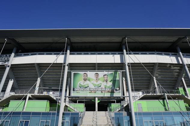 01.10.2015, Wolfsburg, In den Allerwiesen, Niedersachsen, Volkswagen Arena, Stadion, Volkswagen Arena, Arena, VW, Volkswagen, Plakat, VfL