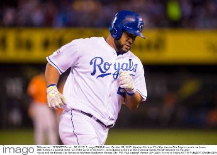October 08, 2015: Kendrys Morales 25 of the Kansas City Royals rounds the bases after hitting his second home run of the game in the fourth inning during Game 1 of the Divisional Series Playoff between the Houston Astros and the Kansas City Royals at Kauffman Stadium in Kansas City, MO. MLB Baseball Herren USA 2015: Astros vs Royals OCT 08 - ZUMAc04_