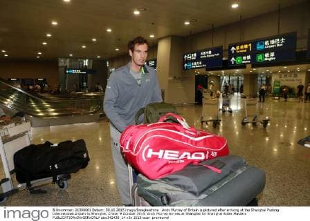 Andy Murray of Britain is pictured after arriving at the Shanghai Pudong International Airport in Shanghai, China, 9 October 2015. Andy Murray arrives at Shanghai for Shanghai Rolex Masters  pbu342436_14