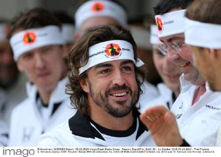 Russian Grand Prix, Sochi 08 - 11 October 2015 09.10.2015 - Free Practice 1, Fernando Alonso (ESP) McLaren Honda MP4-30 celebrates his 250th GP 