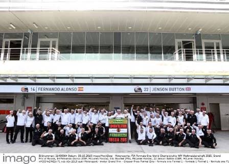 Motorsports: FIA Formula One World Championship WM Weltmeisterschaft 2015, Grand Prix of Russia, 14 Fernando Alonso (ESP, McLaren Honda), Eric Boullier (FRA, McLaren Honda), 22 Jenson Button (GBR, McLaren Honda), xHOCHxZWEIx