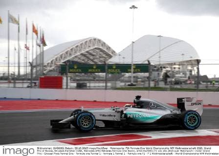 Motorsports: FIA Formula One World Championship WM Weltmeisterschaft 2015, Grand Prix of Russia, 44 Lewis Hamilton (GBR, Mercedes AMG Petronas Formula One Team), xHOCHxZWEIx