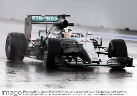 SOCHI, RUSSIA. OCTOBER 9, 2015. British racing driver Lewis Hamilton of the Mercedes AMG Petronas F1 Team takes part in a free practice session of the 2015 Formula One Russian Grand Prix at the Sochi Autodrom racing circuit. Sergei Savostyanov TASS  TS00F75A