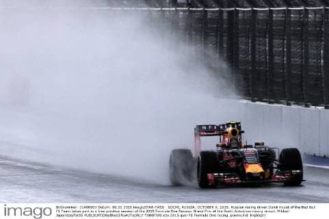 SOCHI, RUSSIA. OCTOBER 9, 2015. Russian racing driver Daniil Kvyat of the Red Bull F1 Team takes part in a free practice session of the 2015 Formula One Russian Grand Prix at the Sochi Autodrom racing circuit. Mikhail Japaridze TASS  TS00F780