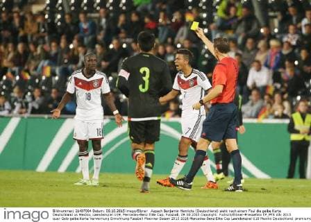 Aspach Benjamin Henrichs (Deutschland) sieht nach einem Foul die gelbe Karte Deutschland vs Mexiko, Laenderspiel U19, Mercedes-Benz Elite Cup, Fussball, 09.10.2015 Copyright: Fudisch Eibner-Pressefoto EP_PFS