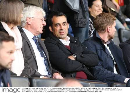 Aspach VfB Sportdirektor Robin Dutt (VfB Stuttgart) auf der Tribuene in Aspach Deutschland vs Mexiko, Laenderspiel U19, Mercedes-Benz Elite Cup, Fussball, 09.10.2015 Copyright: Fudisch Eibner-Pressefoto EP_PFS