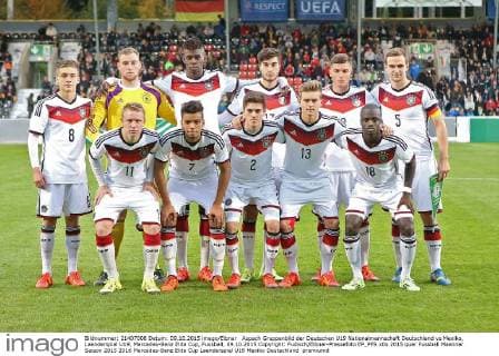 Aspach Gruppenbild der Deutschen U19 Nationalmannschaft Deutschland vs Mexiko, Laenderspiel U19, Mercedes-Benz Elite Cup, Fussball, 09.10.2015 Copyright: Fudisch Eibner-Pressefoto EP_PFS