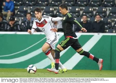 Aspach Suat Serdar (Deutschland) links gegen Jorge Sanchez (Mexiko) rechts Deutschland vs Mexiko, Laenderspiel U19, Mercedes-Benz Elite Cup, Fussball, 09.10.2015 Copyright: Fudisch Eibner-Pressefoto EP_PFS