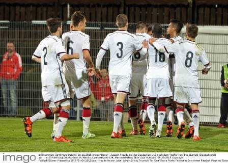 Aspach Freude bei der Deutschen U19 nach dem Treffer von Enis Bunjaki (Deutschland) zur 1 zu 0 Fuehrung Deutschland vs Mexiko, Laenderspiel U19, Mercedes-Benz Elite Cup, Fussball, 09.10.2015 Copyright: Fudisch Eibner-Pressefoto EP_PFS