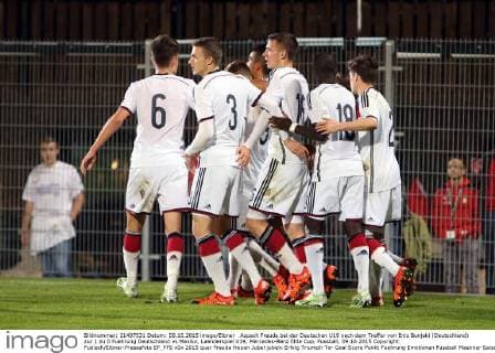 Aspach Freude bei der Deutschen U19 nach dem Treffer von Enis Bunjaki (Deutschland) zur 1 zu 0 Fuehrung Deutschland vs Mexiko, Laenderspiel U19, Mercedes-Benz Elite Cup, Fussball, 09.10.2015 Copyright: Fudisch Eibner-Pressefoto EP_PFS