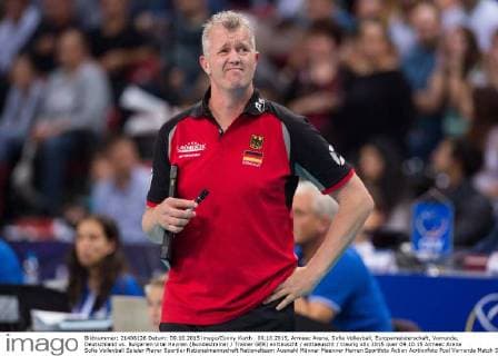 09.10.2015, Armeec Arena, Sofia Volleyball, Europameisterschaft, Vorrunde, Deutschland vs. Bulgarien Vital Heynen (Bundestrainer Trainer GER) enttäuscht enttaeuscht traurig