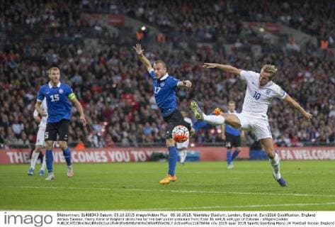 09.10.2015. Wembley Stadium, London, England. Euro2016 Qualification. England versus Estonia. Harry Kane of England stretches for the ball under pressure from Enar J& xe4;& xe4;ger of Estonia . xNigelxCookex  ActionPlus11670486