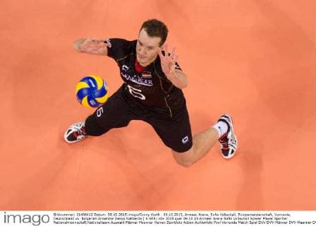 09.10.2015, Armeec Arena, Sofia Volleyball, Europameisterschaft, Vorrunde, Deutschland vs. Bulgarien Annahme Denys Kaliberda ( 6 GER)
