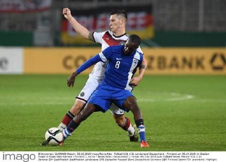 Fußball U21 U 21 Länderspiel Deutschland - Finnland am 09.10.2015 im Stadion Essen in Essen Glen Kamara ( Finnland ), vorne - Niklas Süle ( Deutschland ), hinten xRx