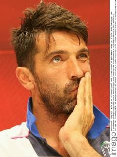 Aktuell Fußball, PK Nationalteam Italien Oct. 9, 2015 - Baku, Azerbaijan - Italy s goalkeeper Gianluigi Buffon speaks to the media during a press conference PK Pressekonferenz at the Olympic stadium in Baku. Azerbaijan will face Italy in the UEFA EURO EM Europameisterschaft Fussball 2016 group H qualification match on 10 October. Azerbaijan: EURO 2016 press conferance - ZUMAp133