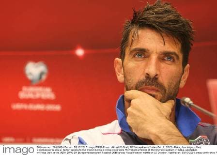 Aktuell Fußball, PK Nationalteam Italien Oct. 9, 2015 - Baku, Azerbaijan - Italy s goalkeeper Gianluigi Buffon speaks to the media during a press conference PK Pressekonferenz at the Olympic stadium in Baku. Azerbaijan will face Italy in the UEFA EURO EM Europameisterschaft Fussball 2016 group H qualification match on 10 October. Azerbaijan: EURO 2016 press conferance - ZUMAp133