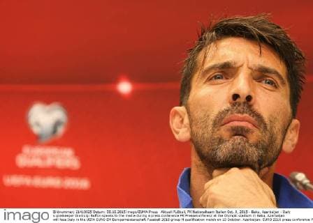 Aktuell Fußball, PK Nationalteam Italien Oct. 9, 2015 - Baku, Azerbaijan - Italy s goalkeeper Gianluigi Buffon speaks to the media during a press conference PK Pressekonferenz at the Olympic stadium in Baku. Azerbaijan will face Italy in the UEFA EURO EM Europameisterschaft Fussball 2016 group H qualification match on 10 October. Azerbaijan: EURO 2016 press conferance - ZUMAp133