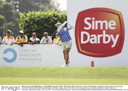 09 October 2015: Shanshan Feng of China play a shot during the second round of the 2015 Sime Darby LPGA Golf Damen Malaysia at Kuala Lumpur Golf and Country Club in Kuala Lumpur, Malaysia. (Photo by Hazrin Yeob Men Shah Icon Sportswire) GOLF: OCT 09 LPGA - Sime Darby LPGA Malaysia - Second Round Icon3781510096097 EDITORIAL USE ONLY