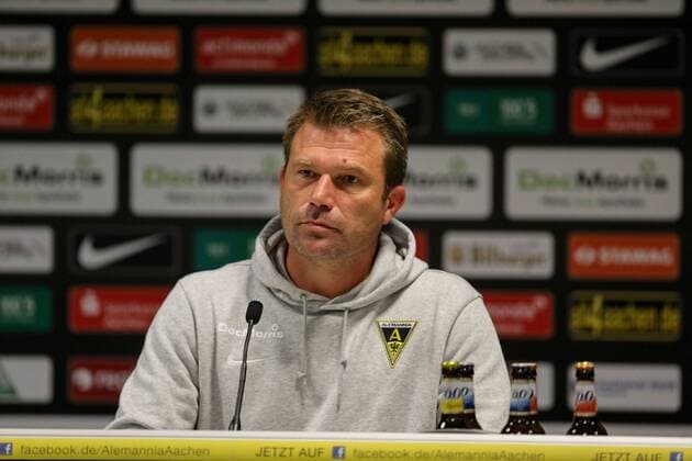 Fußball, Trainerhistorie, Alemannia Aachen Aachen vl. Christian Benbennek (Trainer, Cheftrainer, Coach, Aachen) bei der Pressekonferenz nach dem Spiel Alemannia Aachen - SC Fortuna Koeln, Fussball, Maenner, Herren, Pokal, Fussball Verband Mittelrhein, FVM, Runde 1, 09.10.2015 , Copyright: Horn Eibner-Pressefoto EP_BHN