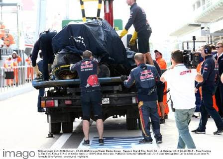 Russian Grand Prix, Sochi 08 - 11 October 2015 10.10.2015 - Free Practice 3, The Toro Rosso STR10 of Carlos Sainz Jr (ESP) after the crash. 